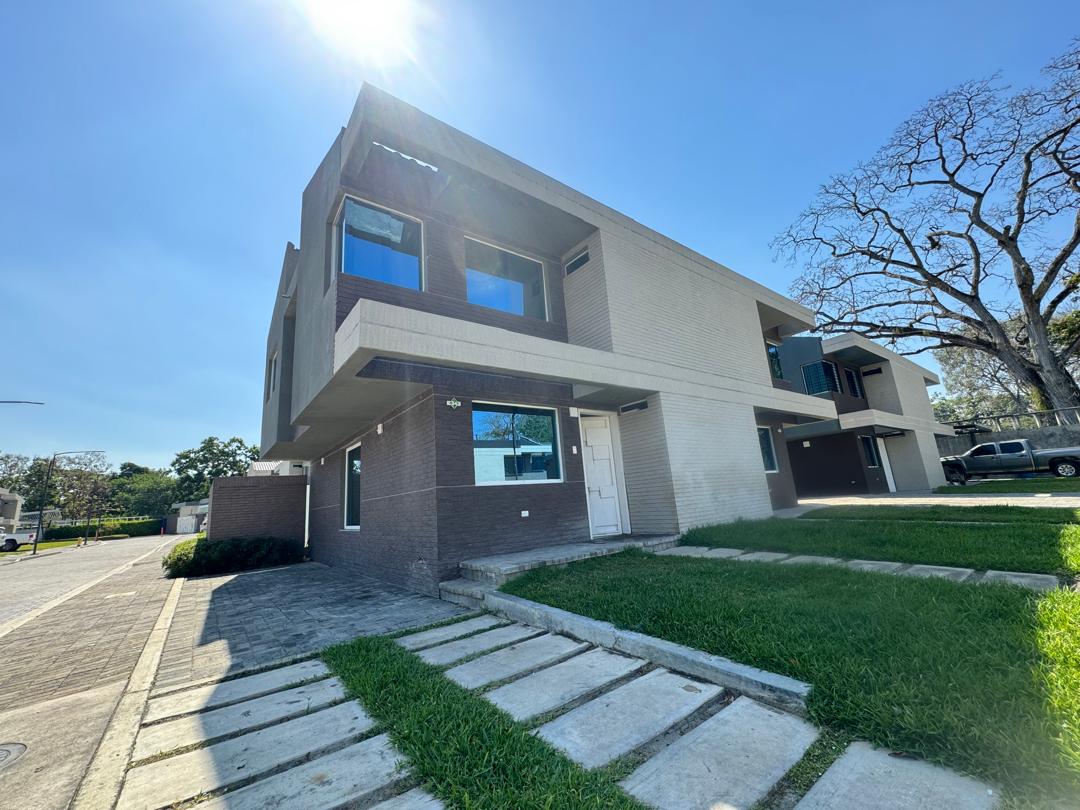 Luxury townhouse in San Diego - Townhouse de Lujo en San Diego